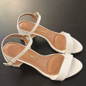 Vizzano White small heels - Size US 6